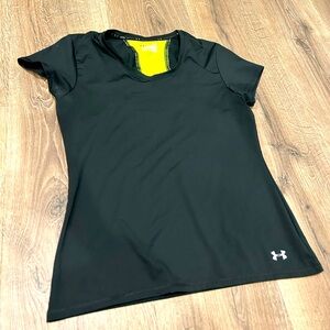 Under Armour Semi Fitted Running Top Size Large Black & Neon yellow